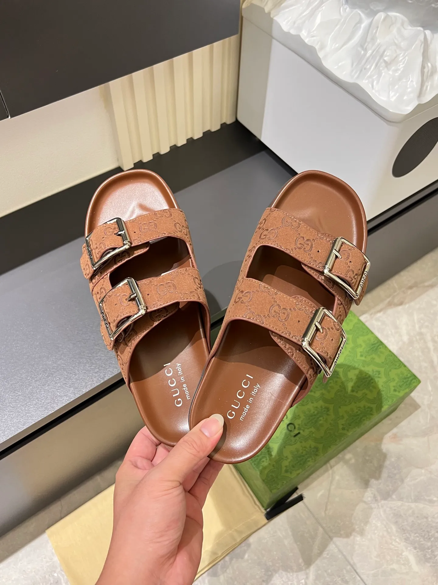 Men's Men's Shoes 💰p320 "GUCC＊" These slippers are made of GG polyester and feature a Gucci label on the front, adding a bold logo feel to the style. "Gucci Made in Italy" stamped label Rubber sole. Size 38-44